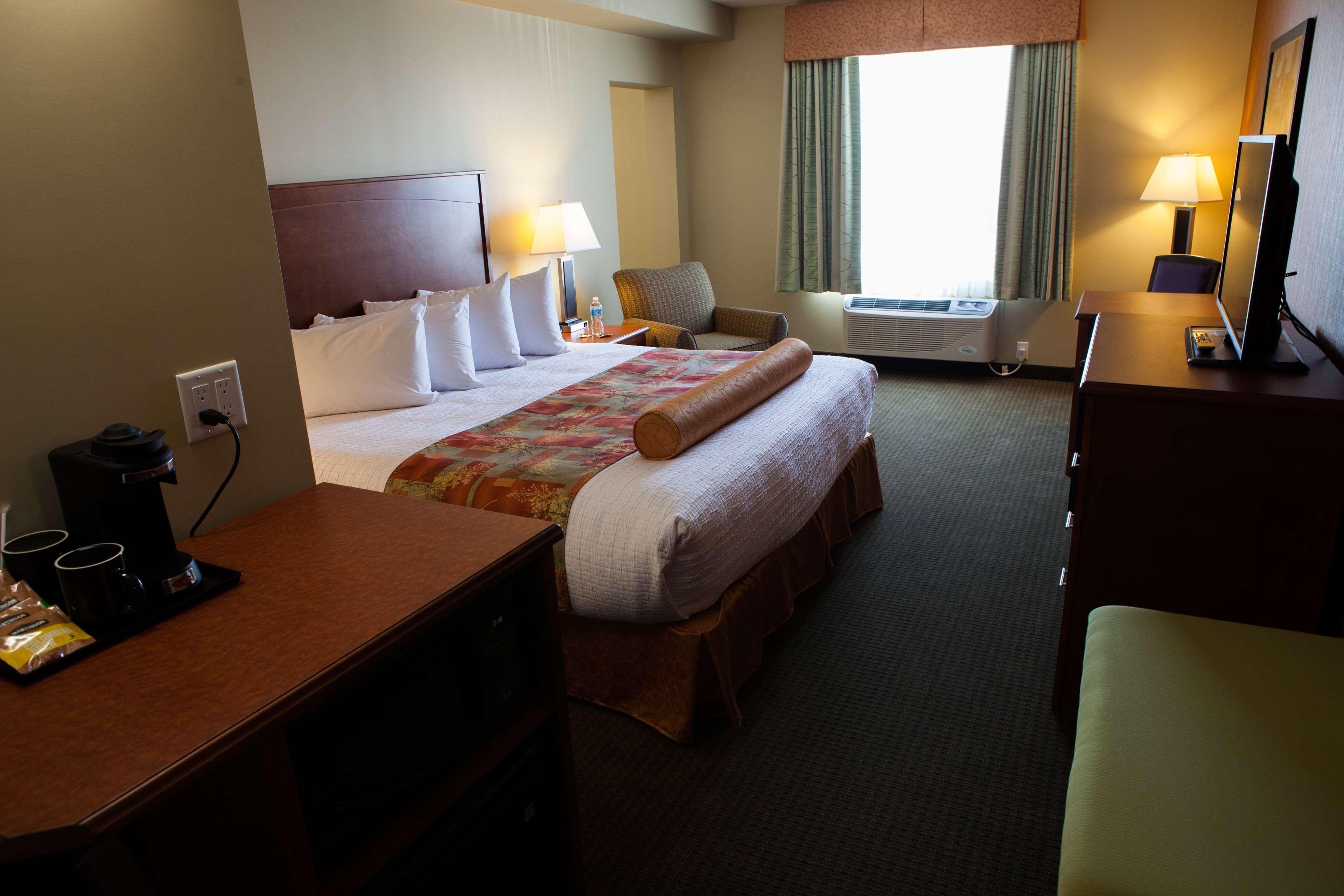 Best Western Plus Service Inn & Suites Lethbridge Eksteriør bilde