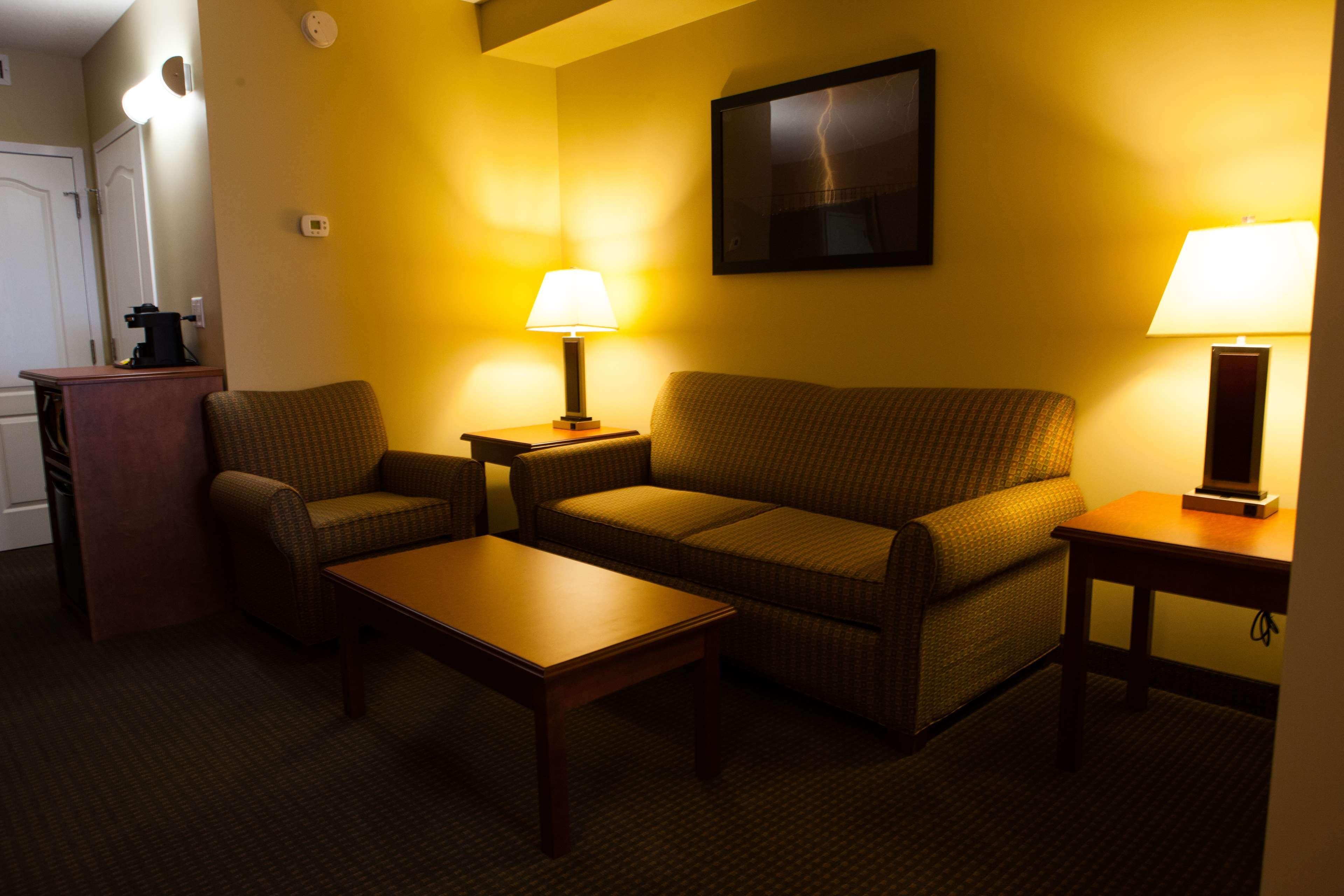 Best Western Plus Service Inn & Suites Lethbridge Eksteriør bilde