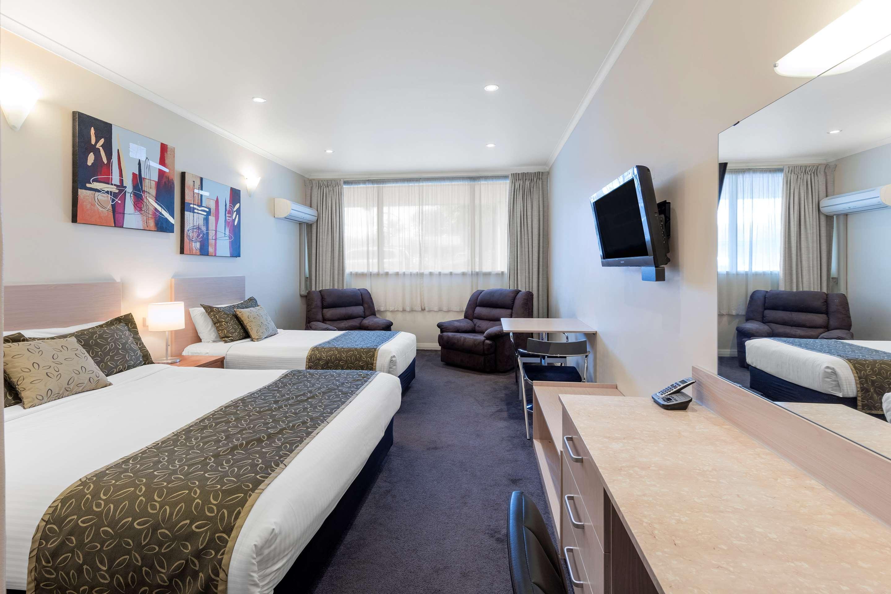 Best Western Plus Service Inn & Suites Lethbridge Eksteriør bilde