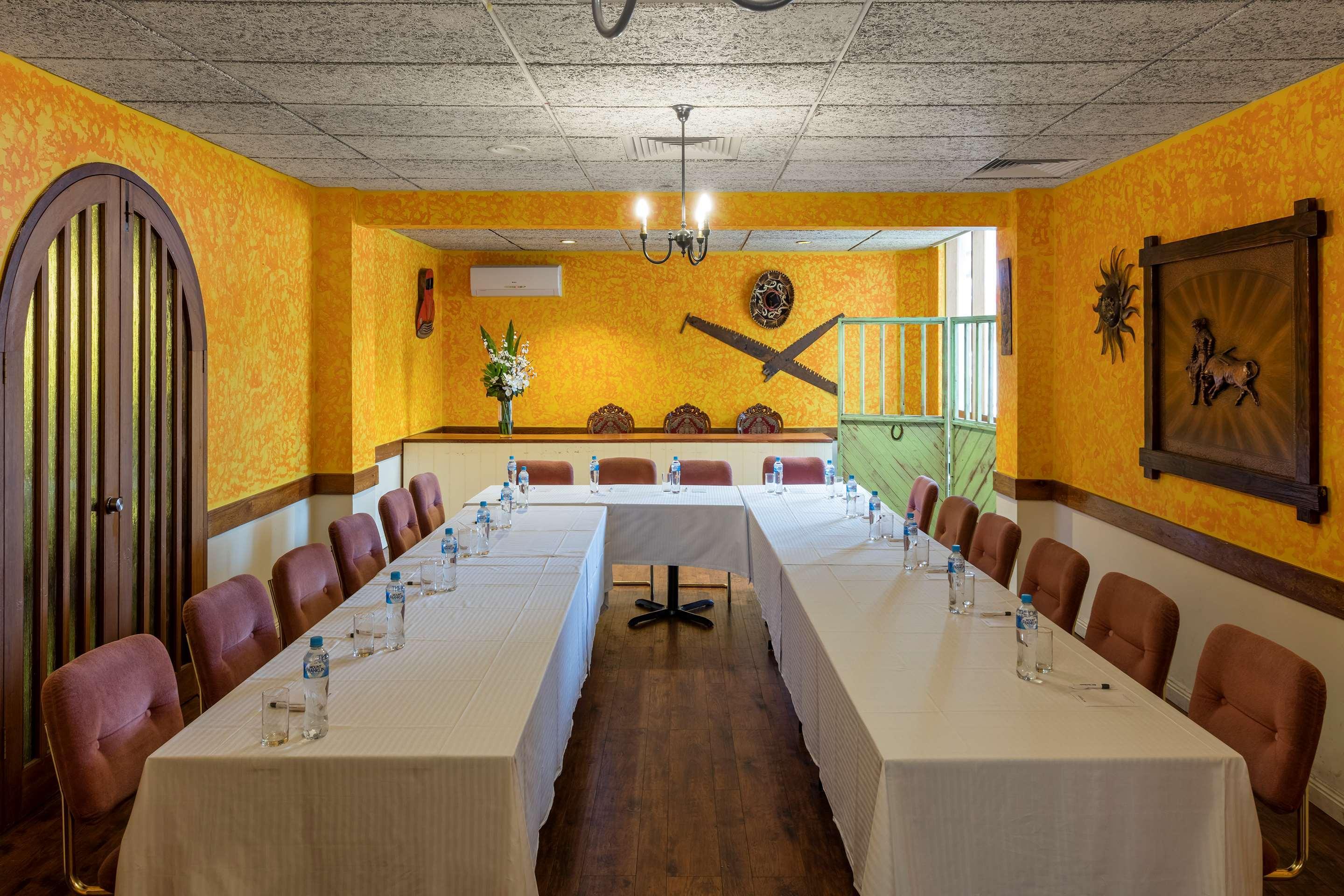 Best Western Plus Service Inn & Suites Lethbridge Eksteriør bilde