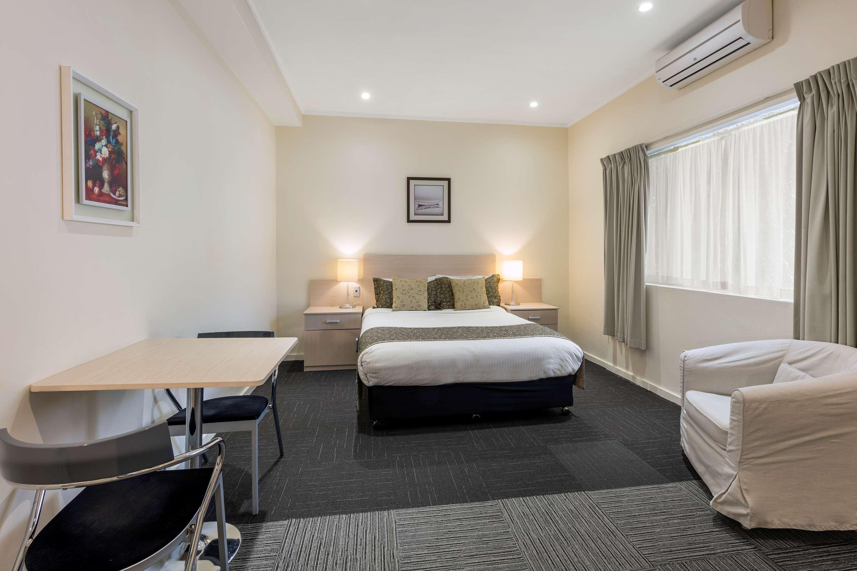 Best Western Plus Service Inn & Suites Lethbridge Eksteriør bilde
